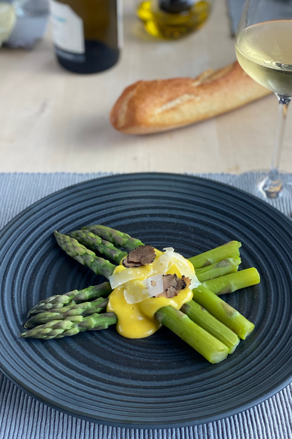 Asparagus with Hollandaise sauce, a real French indulgence Salmon and